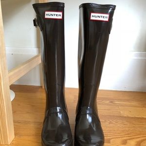 Hunter Original Tall Gloss Rainboots in Chocolate